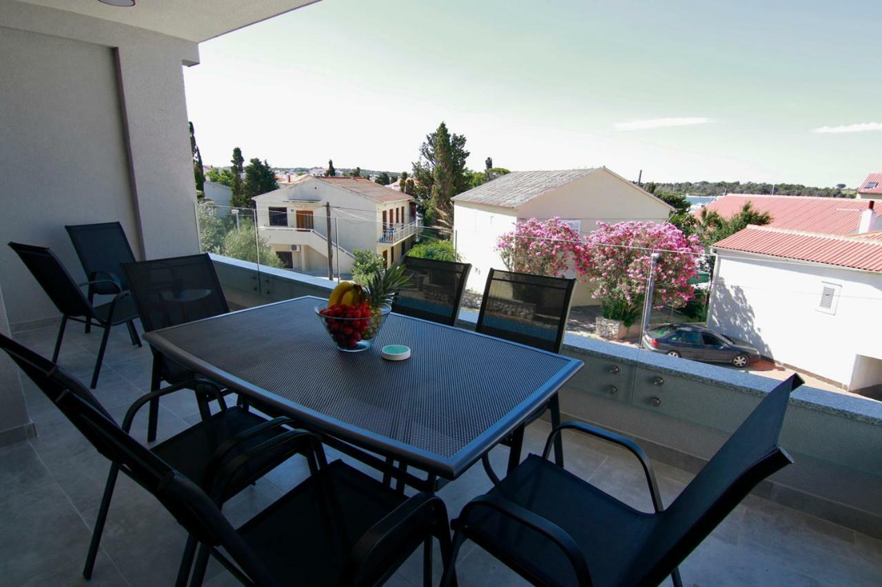 Apartments Luna Novalja Exterior photo
