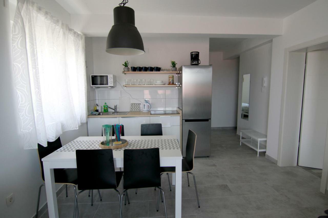 Apartments Luna Novalja Exterior photo
