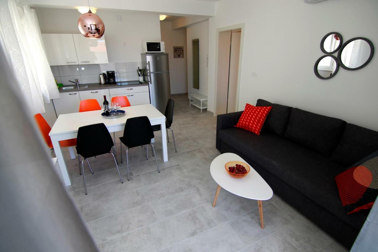Apartments Luna Novalja Exterior photo